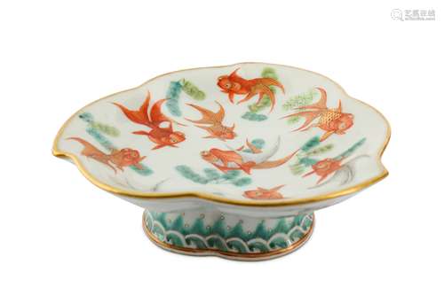 A CHINESE FAMILLE ROSE 'GOLDFISH' STEM BOWL.