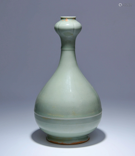 A Celadon Glaze Porcelain Garlic-Head Bottle