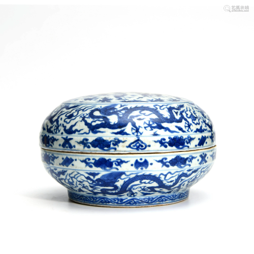 A Blue and White Dragon Porcelain Box with Cover