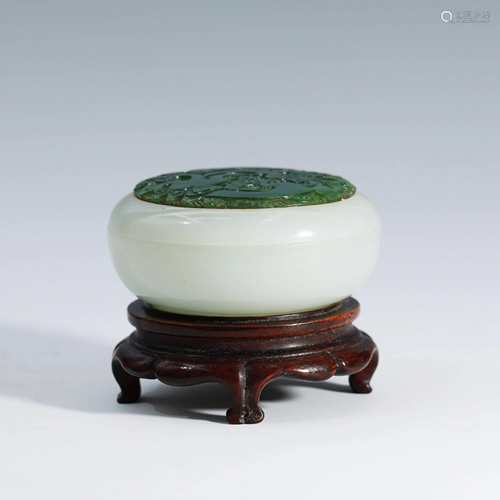 A Jasper Inlaid White Hetian Jade Box