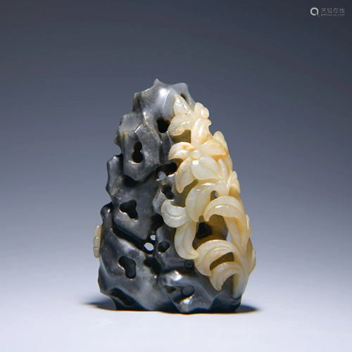 A Hetian Jade Carved Ornament