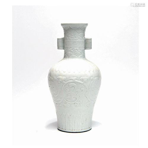 A White Glaze Porcelain Vase