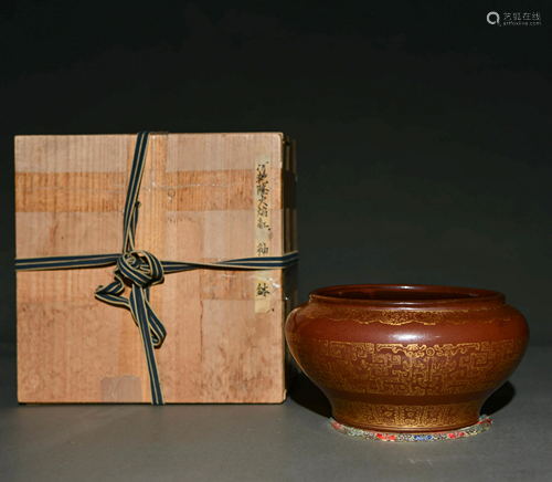 A Large Red Glazed Gild Porcelain Bowl