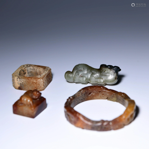 A Set of Jade Pendant