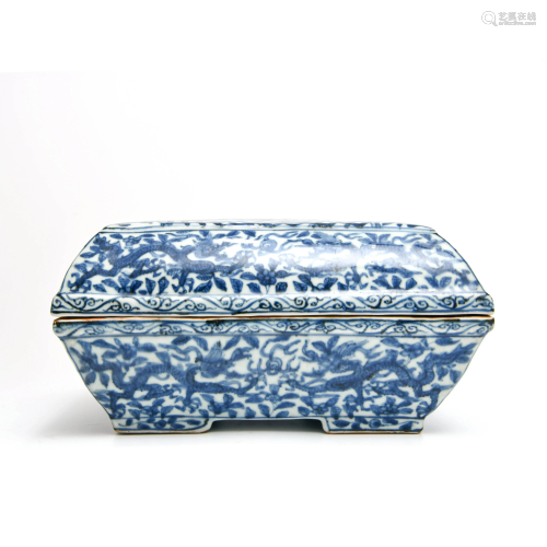 A Blue and White ‘Dragon’ Porcelain Box with Cover