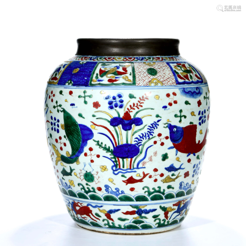 A Famille Vert ‘Floral Fish’ Porcelain Jar