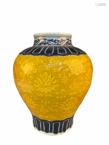 Chinese Famille Juane Porcelain Vase
