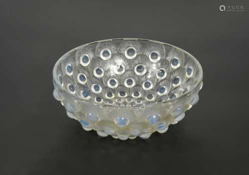 Plumes de Paon, an R. Lalique opalescent glass bowl,