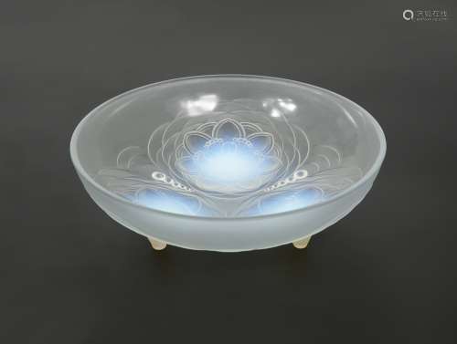 A Sabino opalescent glass bowl,