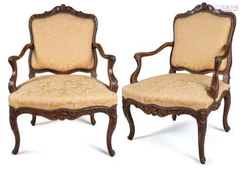 DEUX FAUTEUILS à la REINE RÉGENCE et LOUIS XV en b…