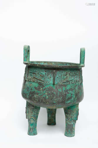 Chinese Early Period Tripod Bronze Vessel