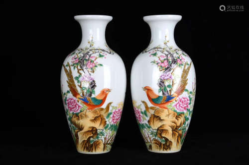 Chinese Yongzheng Period Enamel Colored Porcelain Bottle