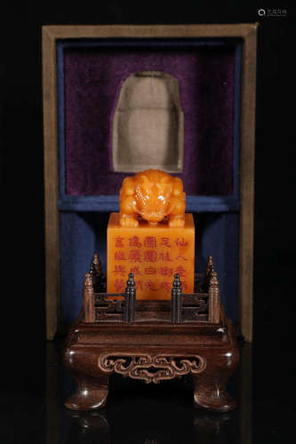 Chinese Qing Dynasty Qianlong Period Shoushan Tianhuang Jade Seal