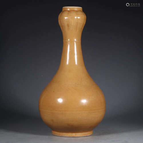 Chinese Ming Dynasty Jiajing Period Yellow Glazed Porcelain Bottle