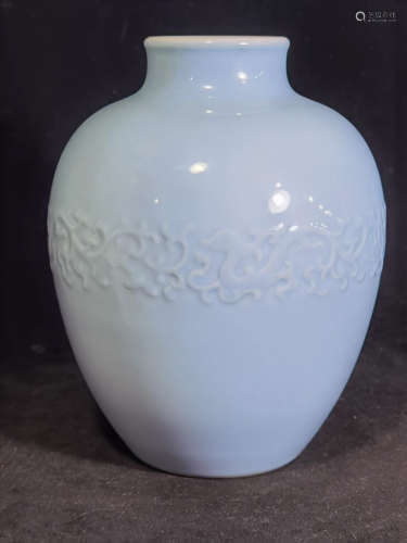 Chinese Qing Dynasty Yongzheng Period Sky Blue Glaze Porcelain Jar