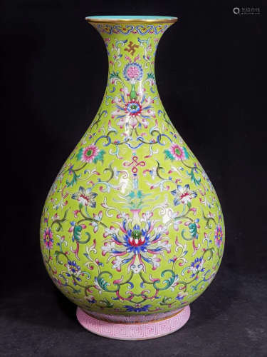 Chinese Qing Dynasty Jiaqing Period Famille Rose Porcelain Bottle