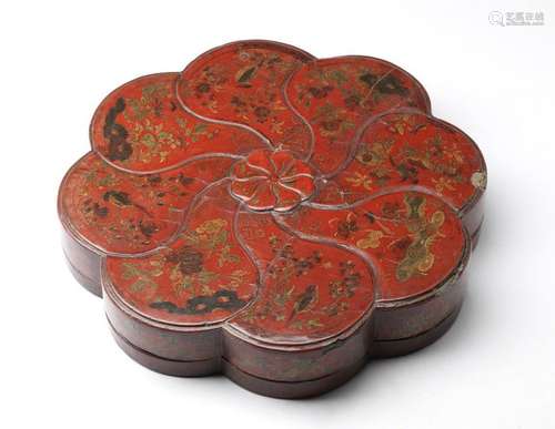 Chinese Art. A large wooden lacquered box decorate…