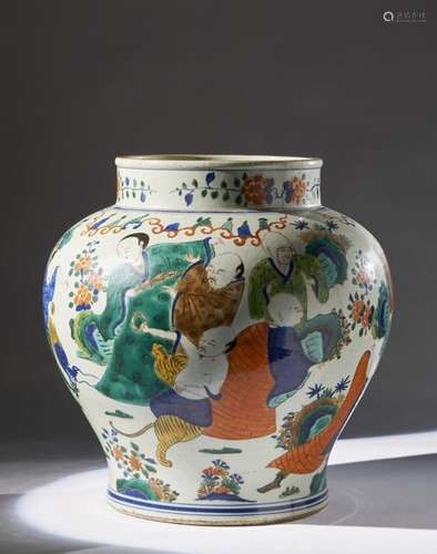 Chinese Art. A large wucai porcelain jar China, 20…