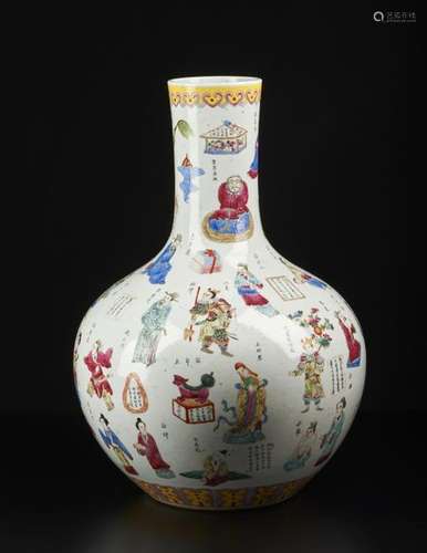 Chinese Art. A large tianchuping porcelain vase pa…