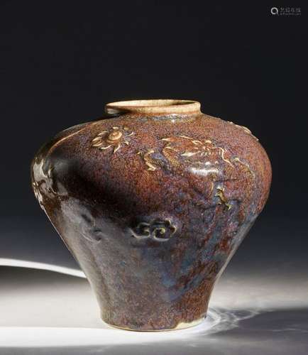 Chinese Art. A framboise glazed pottery jar decora…