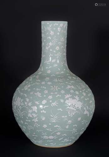 Chinese Art. A large tianqiuping celadon glazed po…