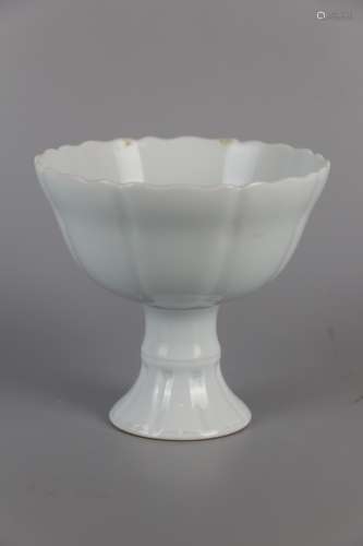 A WHITE GLAZE CUP SHAPED WITH FLOWER PETALS