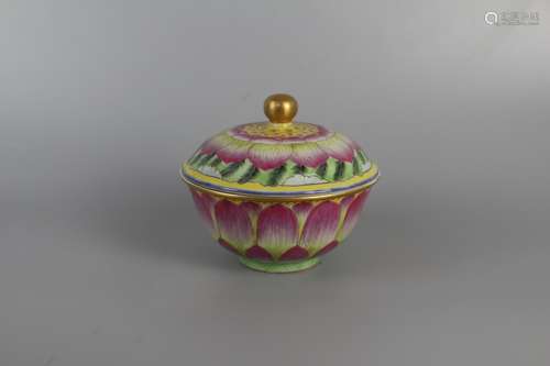 A POWDER ENAMEL COVER BOWL PAINTED WITH FLOWER PETALS