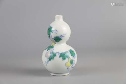 Yongzheng gourd vase