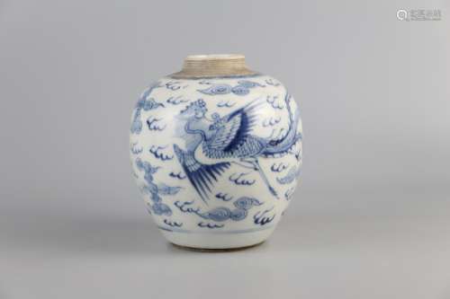 Blue and white pot with phoenix pattern
