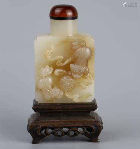 Hetian jade seed material white jade carving lion embroidered ball imperial inscription snuff bottle