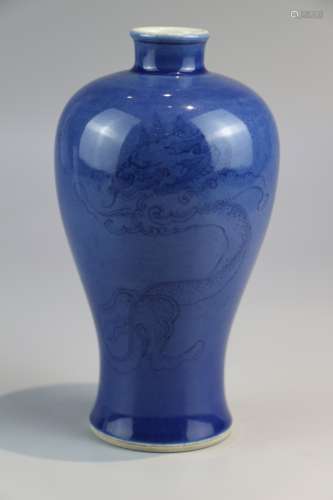 Blue glaze blue and white plum vase with dragon pattern