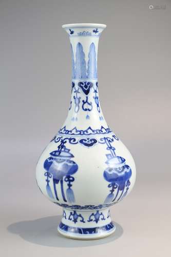 Blue and white antique decorative vase