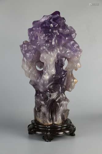 With type Amethyst ornaments