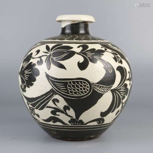 Cizhou porcelain pot with flower and bird patterns