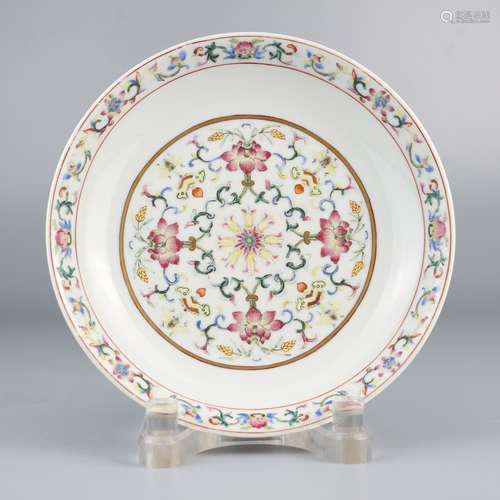 Decorative plate of famille rose flowers in Daoguang Guan kiln