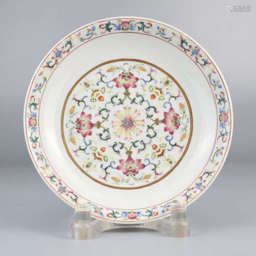 Decorative plate of famille rose flowers in Daoguang Guan kiln