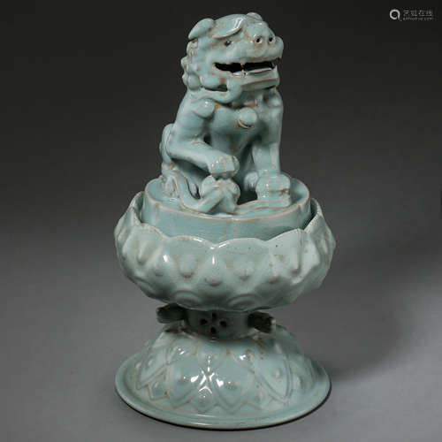 ANCIENT CHINESE CELADON PORCELAIN LION SHAPED INCENSE BURNER