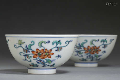 A PAIR OF ANCIENT CHINESE FAMILLE ROSE BOWLS