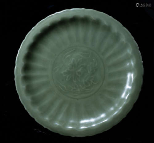 MING DYNASTY, CHINESE LONGQUAN KILN PORCELAIN PLATE