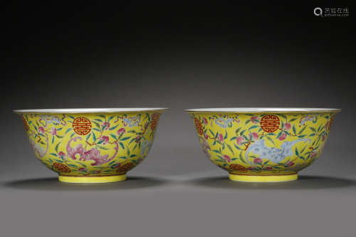 A PAIR OF ANCIENT CHINESE YELLOW GLAZED BOWLS WITH DRAGON PATTERN