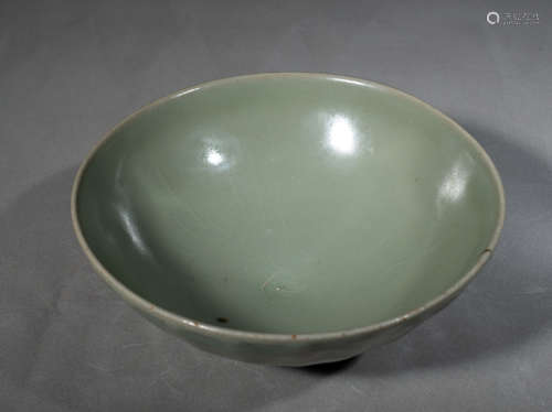 SOUTHERN SONG DYNASTY, CHINESE LONGQUAN KILN PORCELAIN BOWL