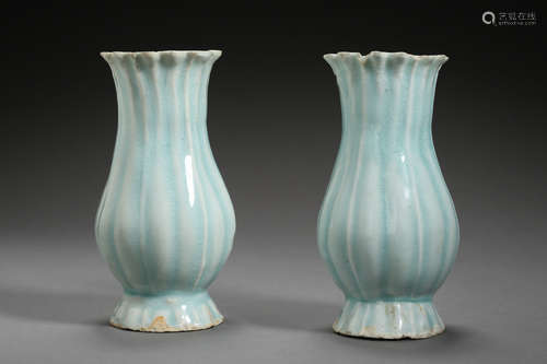 SOUTHERN SONG DYNASTY,  A PAIR OF CHINESE HUTIAN KILN PORCELAIN VASES WITH FLOWER-SHAPED MOUTH