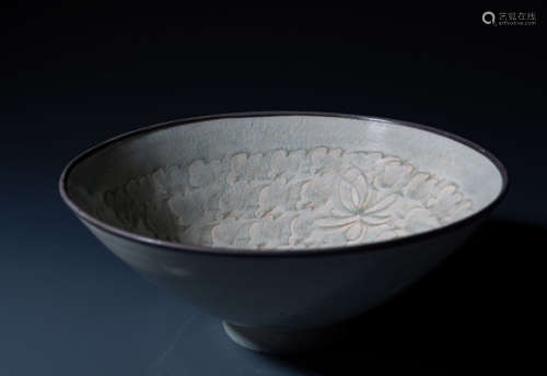 SOUTHERN SONG DYNASTY, CHINESE HUTIAN KILN PORCELAIN BOWL