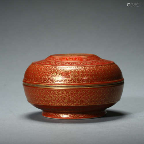 ANCIENT CHINESE RED PORCELAIN BOX WITH GOLD PATTERN