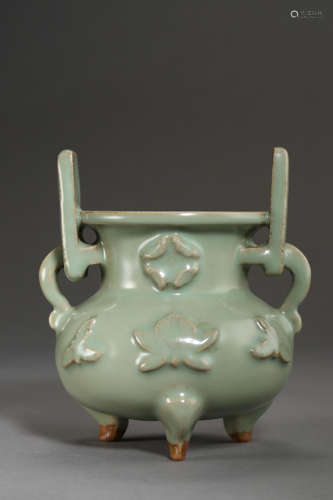 YUAN DYNASTY, CHINESE CELADON PORCELAIN TRIPOD CENSER