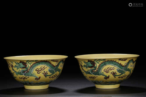 QING DYNASTY, A PAIR OF KANGXI YELLOW GLAZED BOWL WITH DRAGON PATTERN