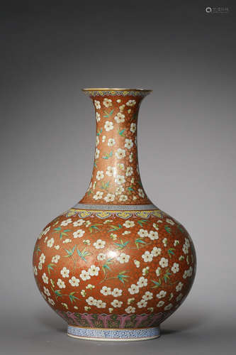 QING DYNASTY, DAOGUANG RED GLAZED WUCAI PORCELAIN VASE WITH FLOWER PATTERN