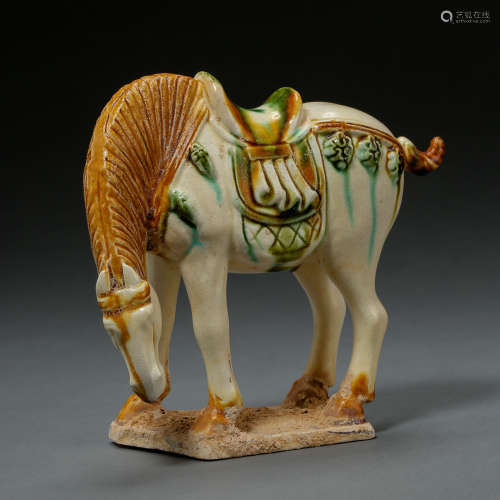 ANCIENT CHINESE THREE-COLOUR GLAZED POTTERY HORSE