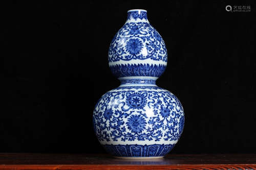 Chinese Blue White Foliage Gourd Vase