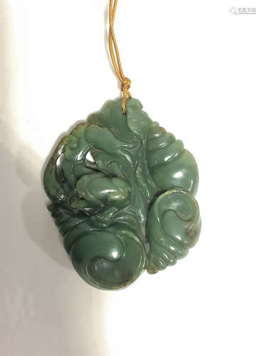 CHINESE QING DYNASTY SPINACH JADE PENDANT